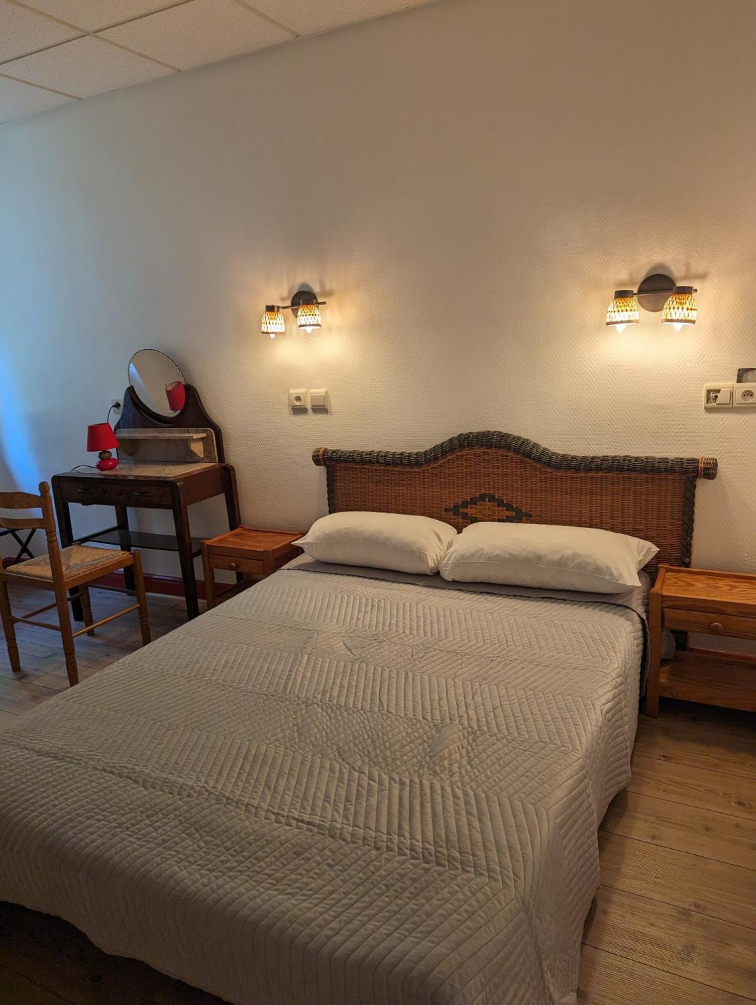 Auberge Des Pins Обена Екстер'єр фото