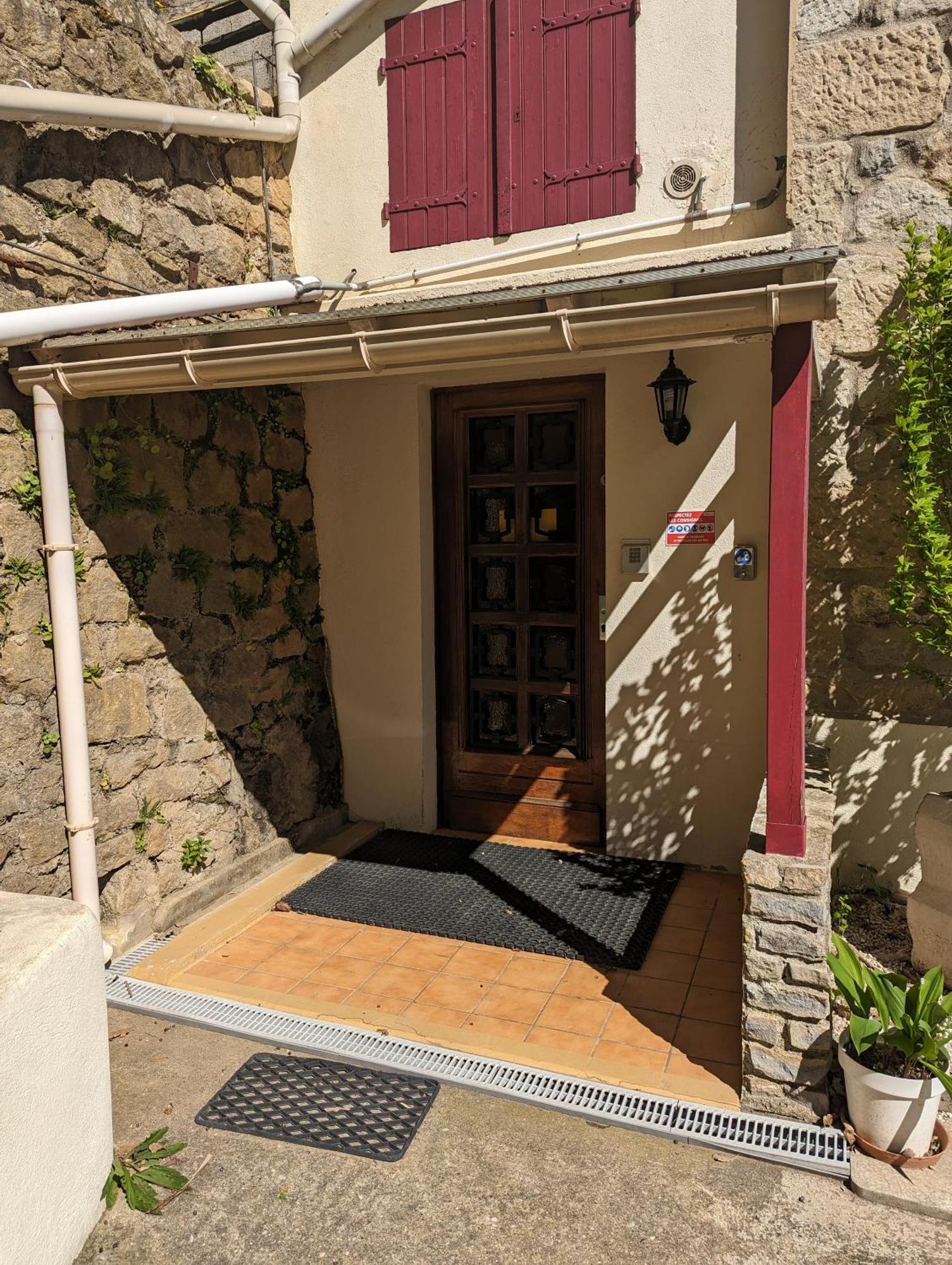 Auberge Des Pins Обена Екстер'єр фото