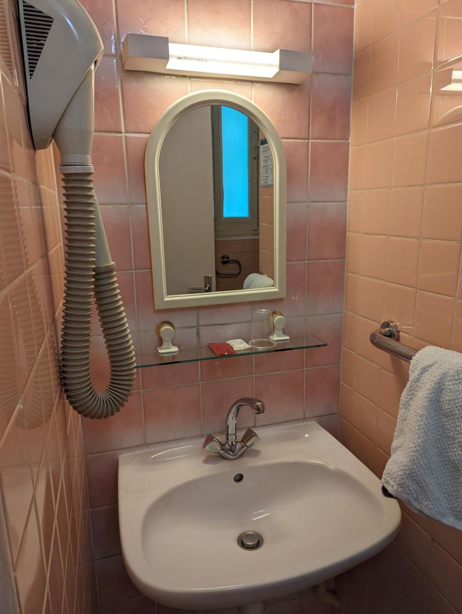 Auberge Des Pins Обена Екстер'єр фото
