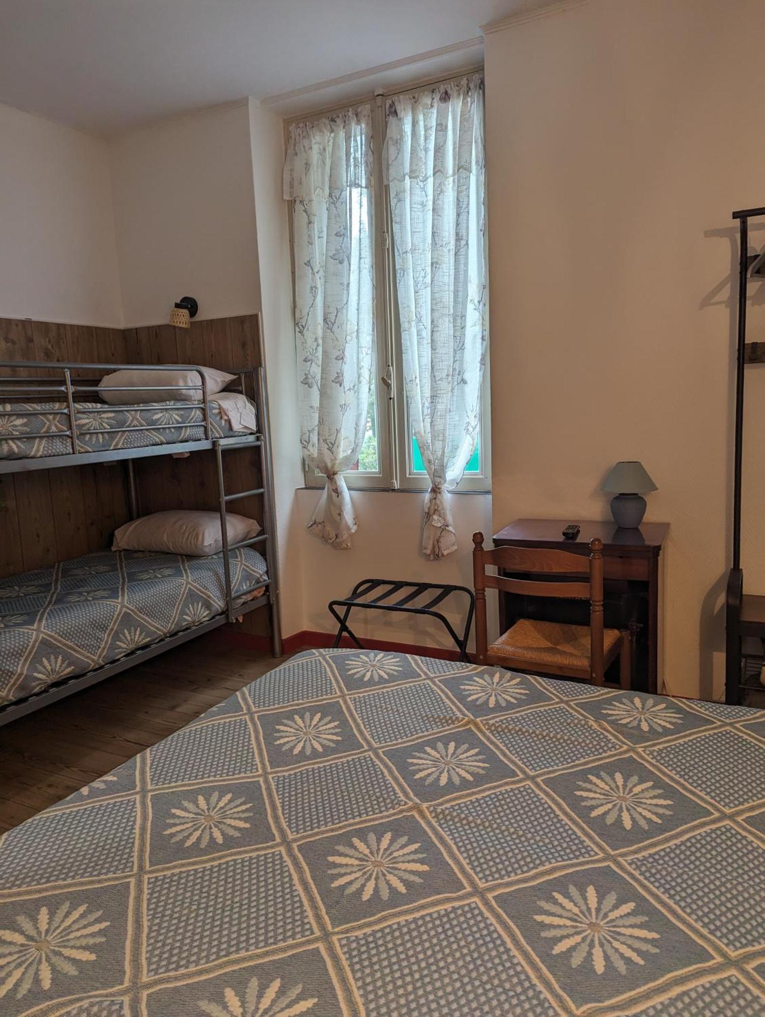 Auberge Des Pins Обена Екстер'єр фото